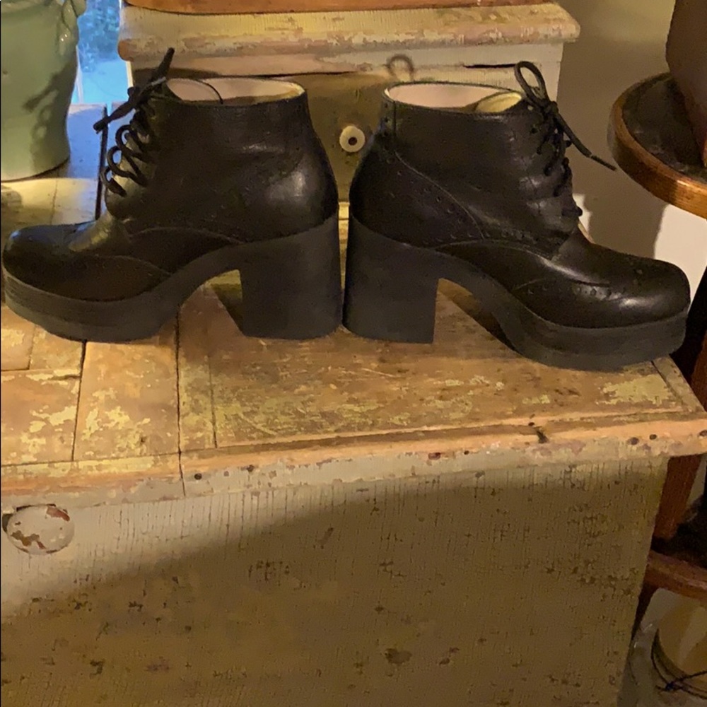 Geewawa Black platform boots/shoes